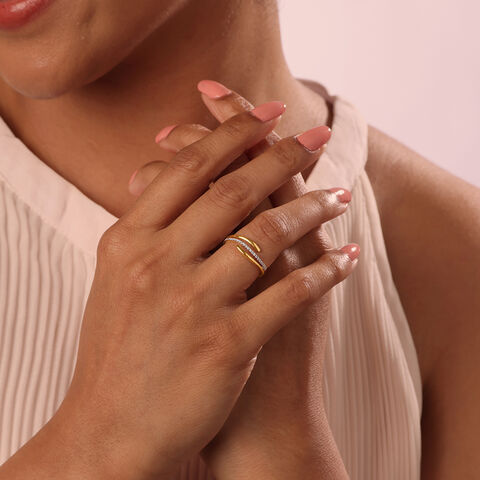 Sleek Chic 18KT Gold & Diamond Ring