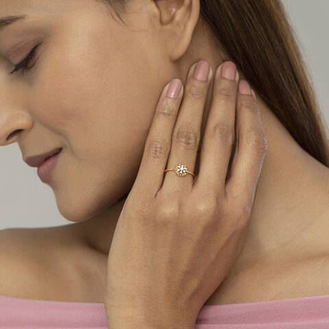 Crochet Vibes Gold and Diamond Finger Ring