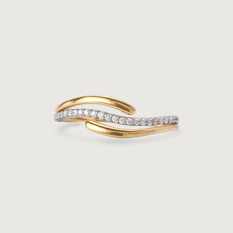 Sleek Chic 18KT Gold & Diamond Ring