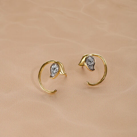 Chic Tulip 14 Kt Gold & Diamond Stud Earrings