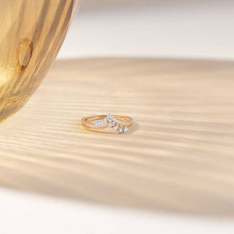 Twinkling Peak Gold & Diamond Finger Ring