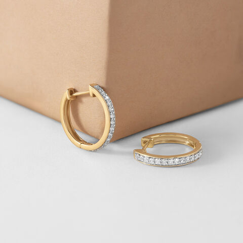 Oval Chic Gold & Diamond Hoop Earrings