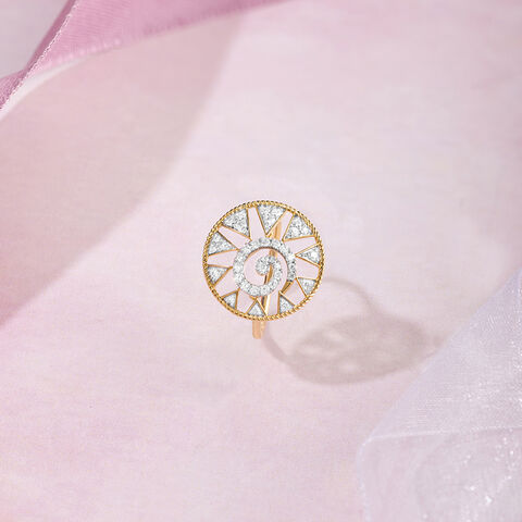 Spiral Triangular Gold & Diamond Finger Ring