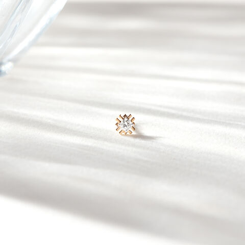 Radiant Ray Gold and Diamond Nose Pin