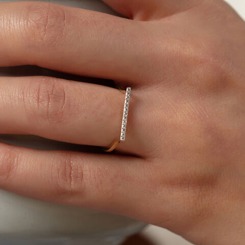 Classic Sleek Gold & Diamond Finger Ring