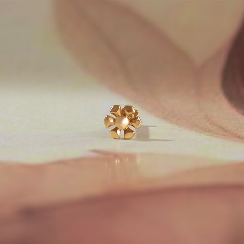 Petal Pop Gold Nose Pin
