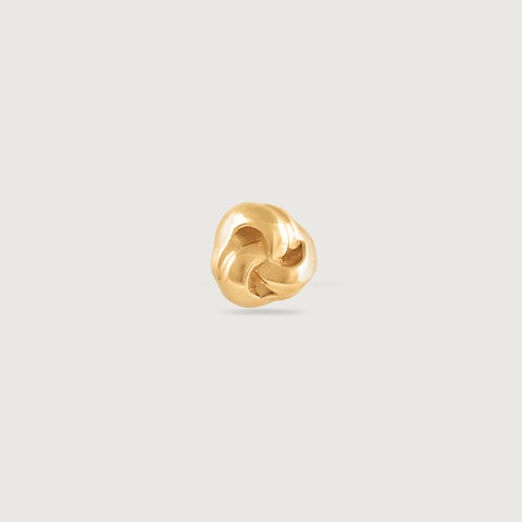 Classic Elegance Gold Nose Pin