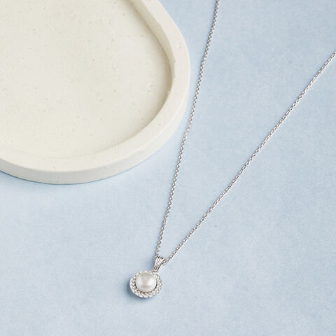 Chic Pearl Silver Pendant & Chain