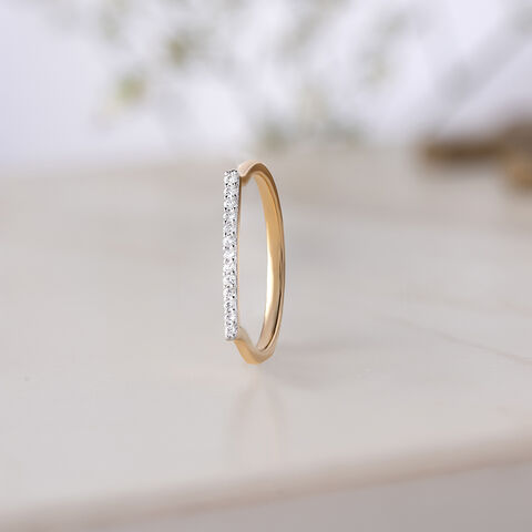 Classic Sleek Gold & Diamond Finger Ring