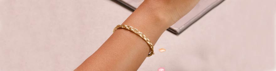 Elegant Twisted Gold Bangle