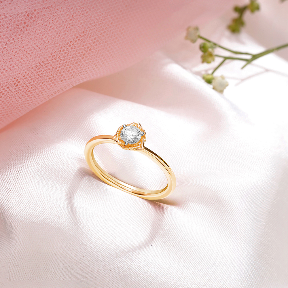 Regal Splendour Solitaire Finger Ring