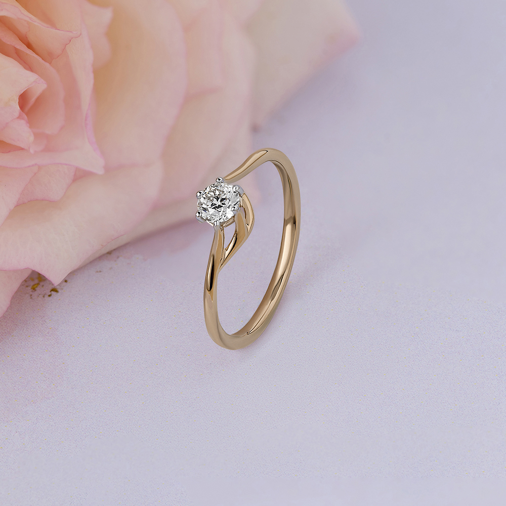 Moonlit Heart 14 kt Diamond Finger Ring