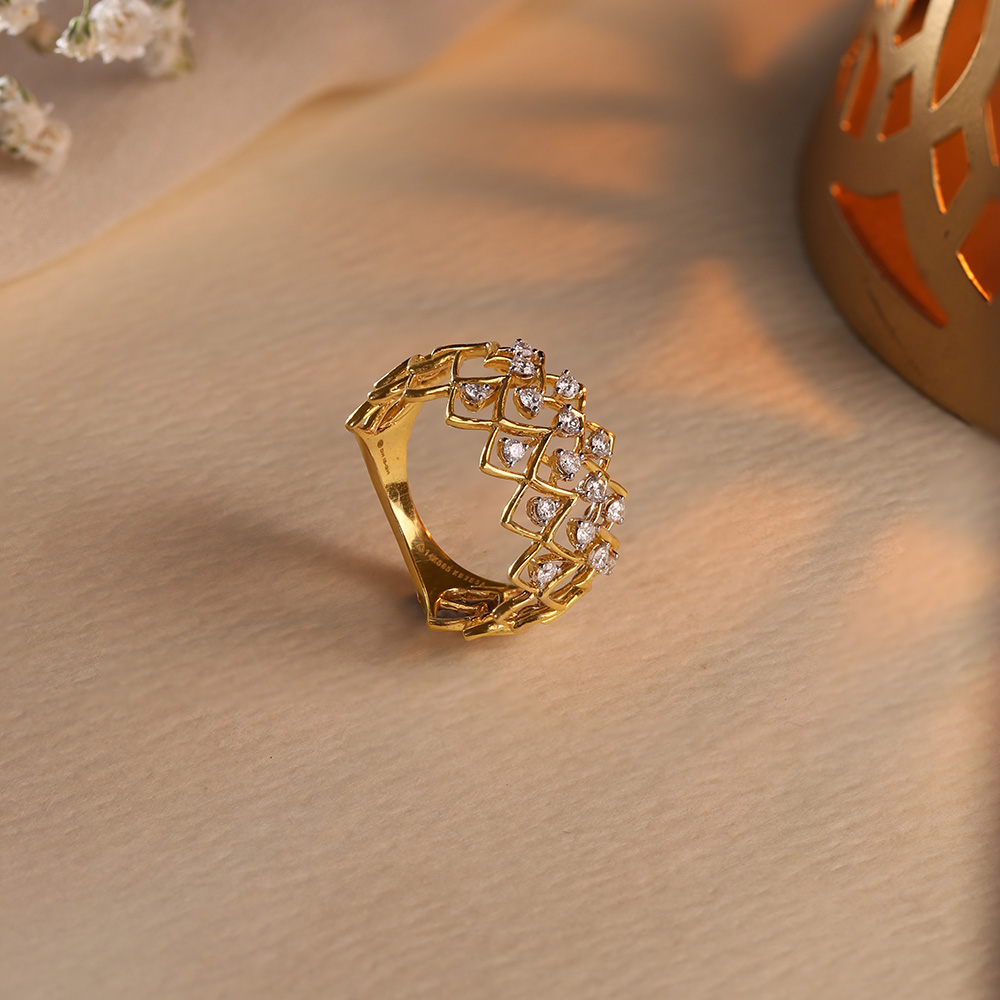 Zigzag Shine Gold & Diamond Finger Ring