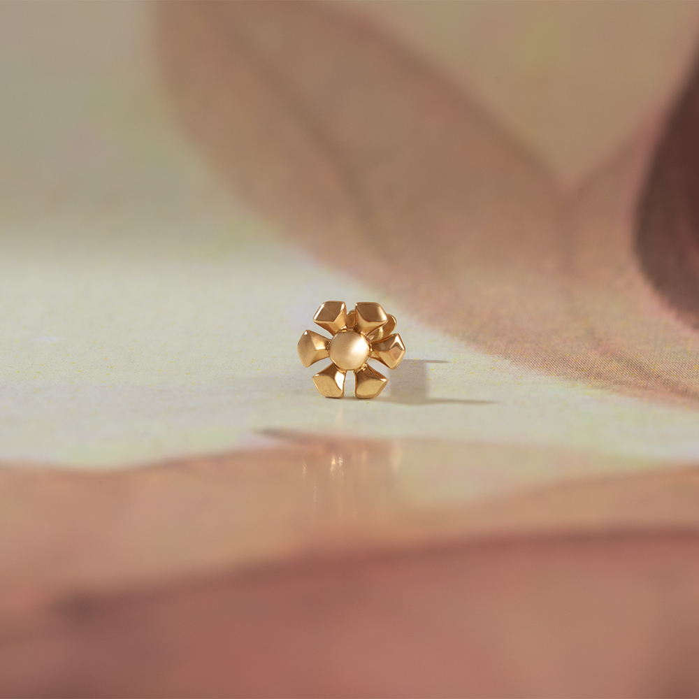 Petal Pop Gold Nose Pin
