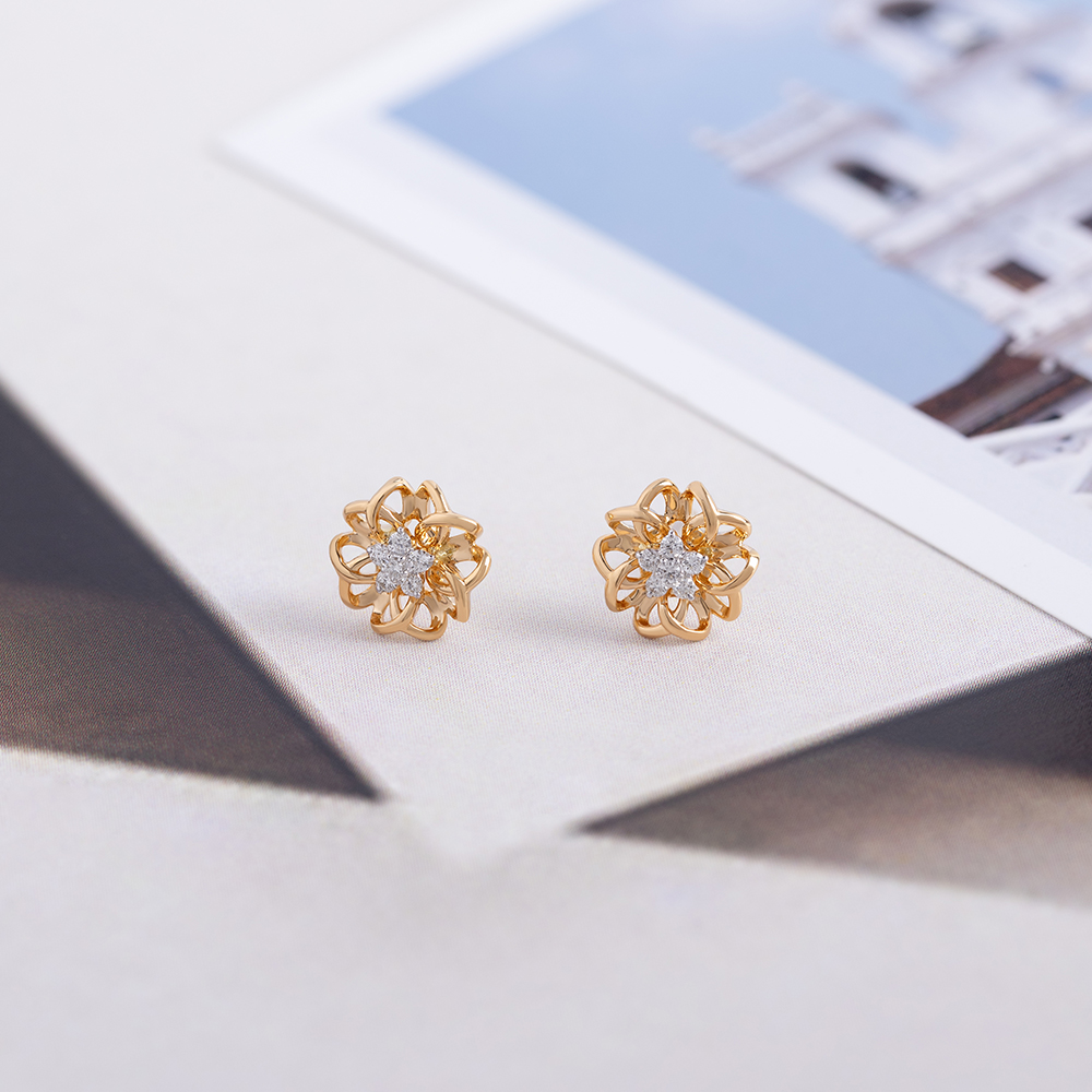 Crochet Bloom Gold and Diamond Stud Earrings