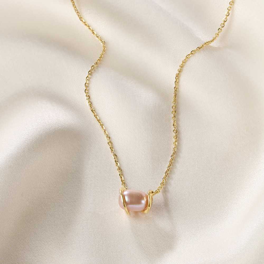 Graceful Allure 14 Kt Gold & Pearl Necklace