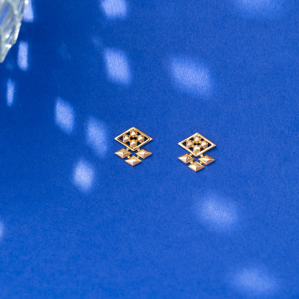 Zigzag Glamorous Gold Stud Earrings